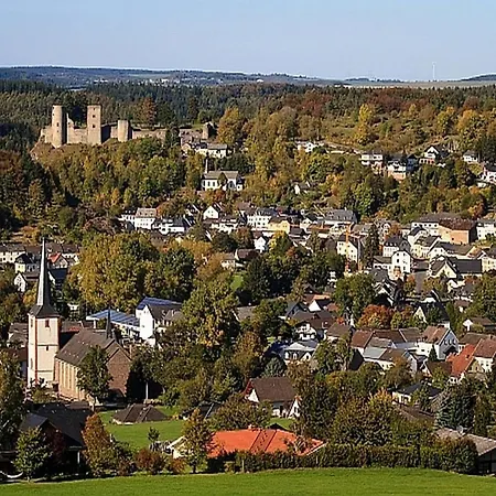 Cozy Chalet With Fireplace Located In Wooded Area
