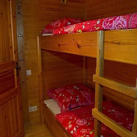 Chalet Cozy Chalet With Fireplace Located In Wooded Area *
