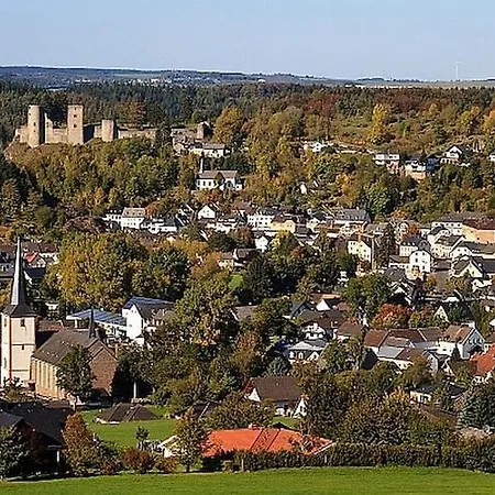 Cozy Chalet With Fireplace Located In Wooded Area