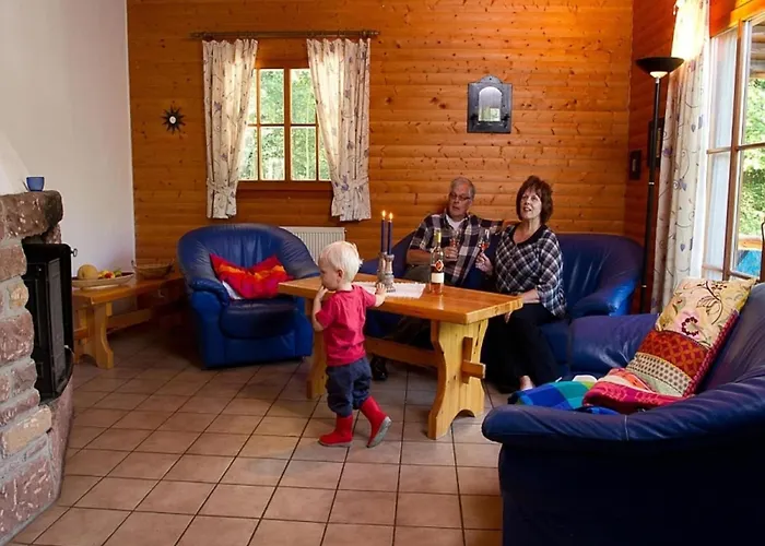 Chalet Cozy Chalet With Fireplace Located In Wooded Area *