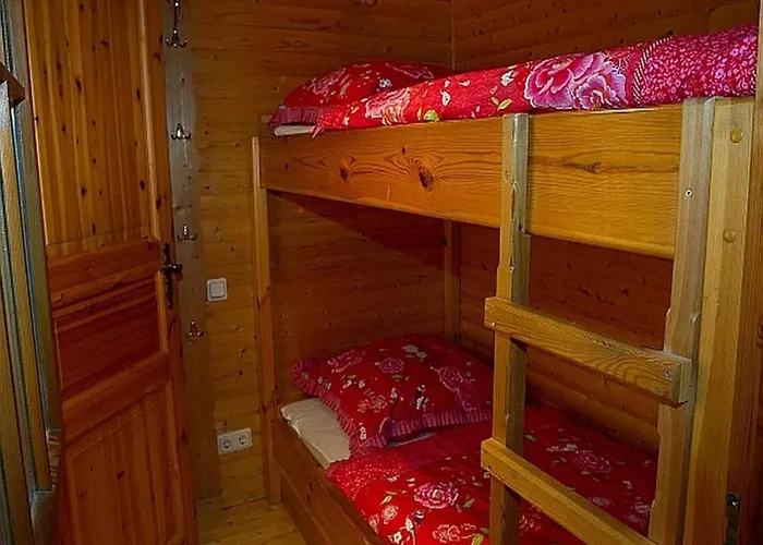 Chalet Cozy Chalet With Fireplace Located In Wooded Area *